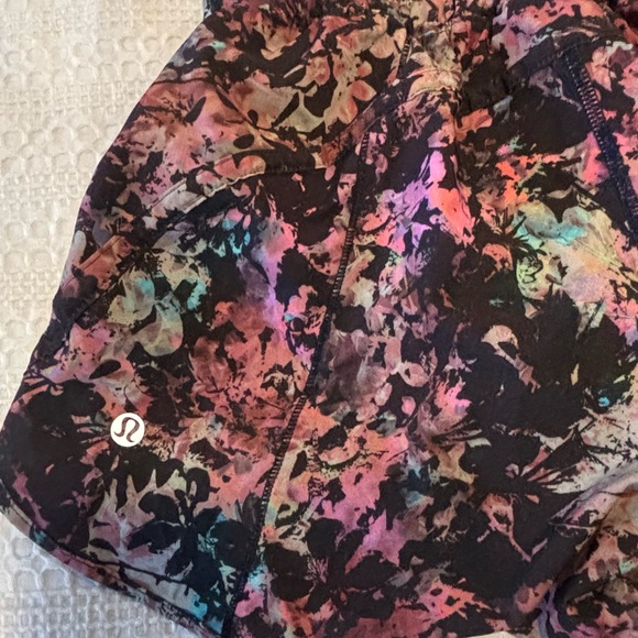 Lululemon Track That Mid-Rise Lined Short size 2 Stencil blossom red print - Picture 2 of 5